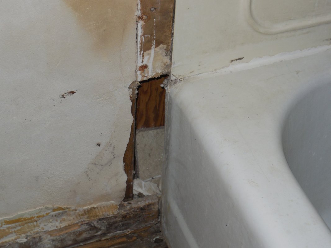 bathrm hole in wall from water.JPG